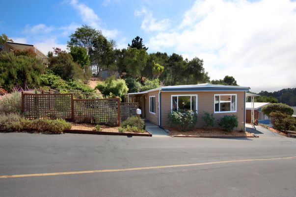 Exterior, Facade, Ranch