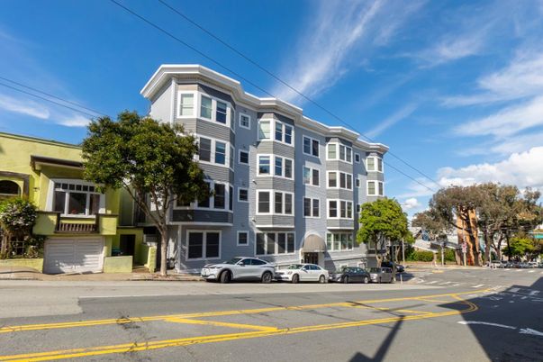 Exterior, Facade, Rowhouse
