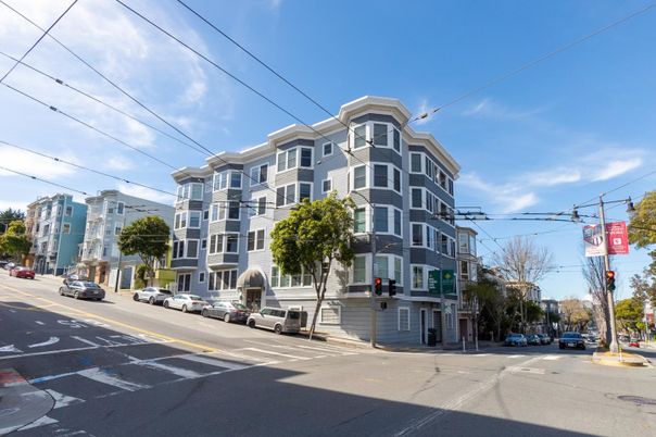 Exterior, Facade, Rowhouse