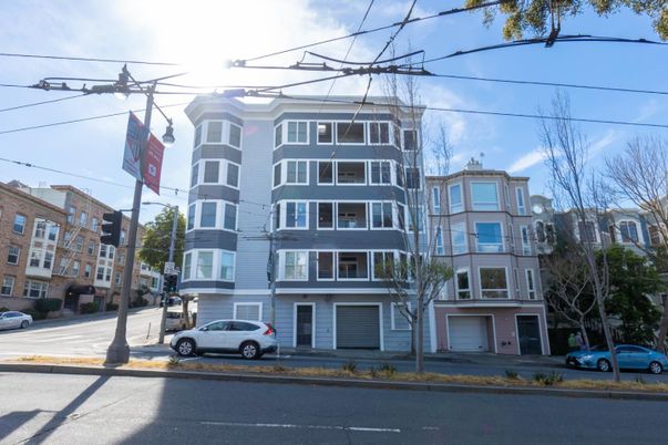 Exterior, Facade, Rowhouse