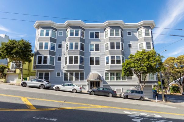 Exterior, Facade, Rowhouse