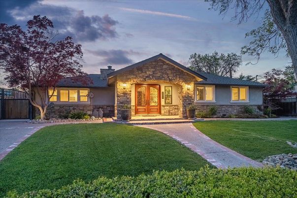 Backyard, Exterior, Facade, Ranch