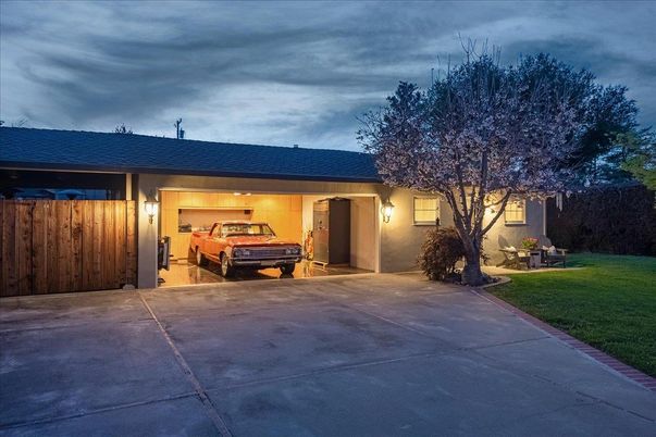 Detached Garage, Exterior