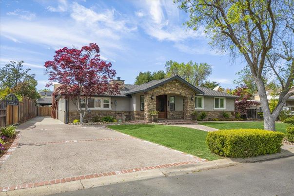 Backyard, Exterior, Facade, Ranch