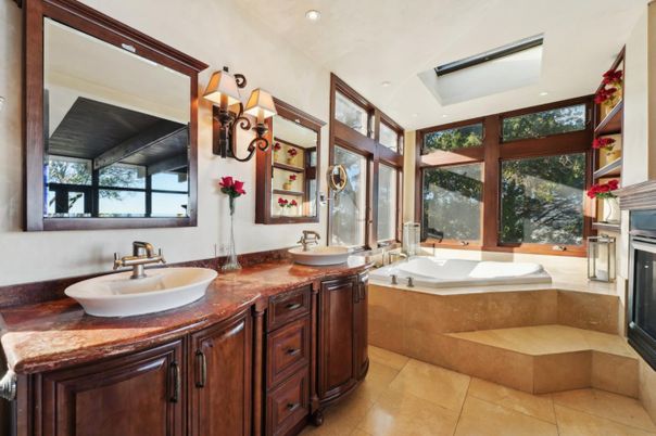 Bathroom, Dual Sink Vanities, Interior, Recessed Lighting