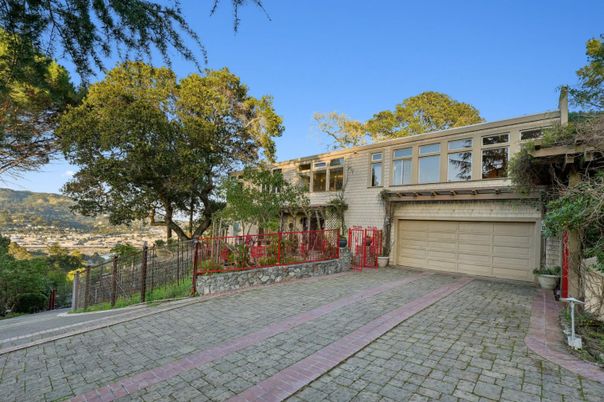Attached, Exterior, Facade, Brick Facade, Raised Ranch