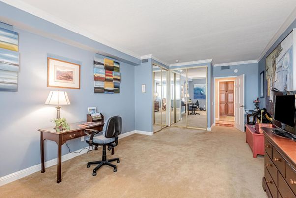 Home Office, Interior
