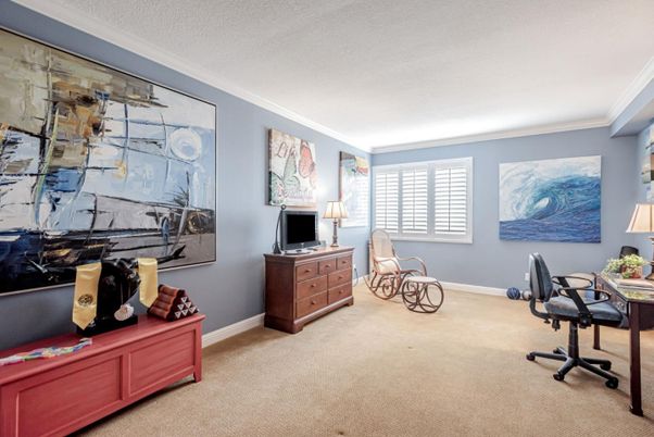 Home Office, Interior