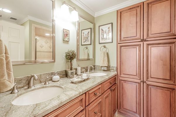 Bathroom, Dual Sink Vanities, Interior, Recessed Lighting