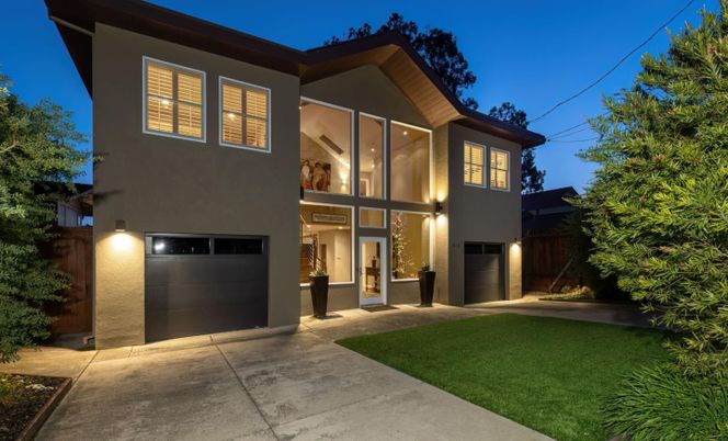 Attached, Backyard, Exterior, Facade, Modern