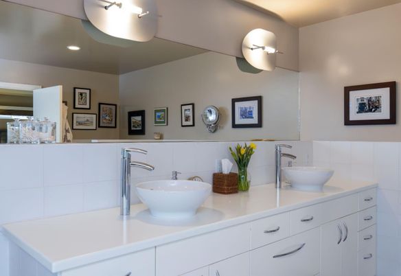 Bathroom, Dual Sink Vanities, Interior, Recessed Lighting