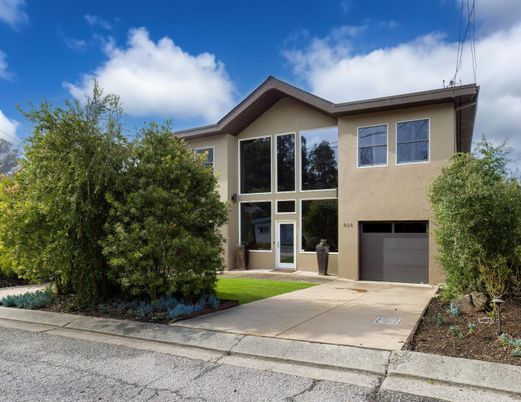 Attached, Exterior, Facade, Modern