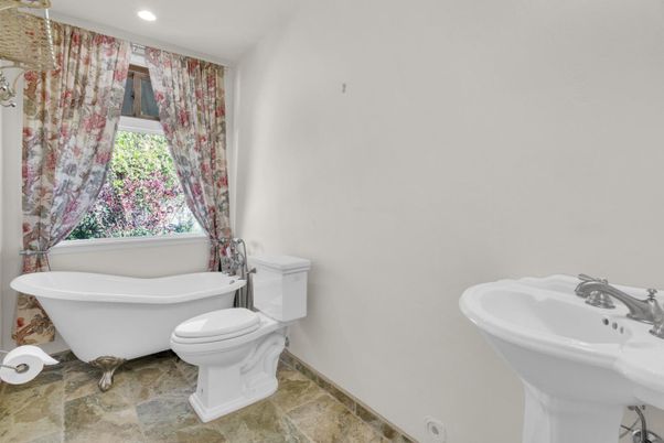 Bathroom, Free Standing Baths, Interior, Recessed Lighting