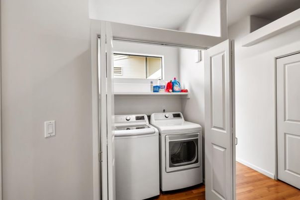 Interior, Utility Closets, Washer, Wood Texture Flooring