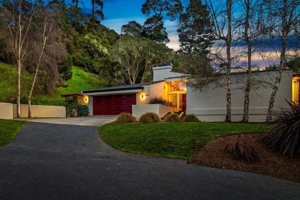 Attached, Exterior, Facade, Ranch