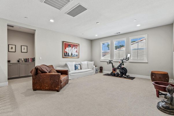 Fitness Equipment, Interior, Living room, Recessed Lighting