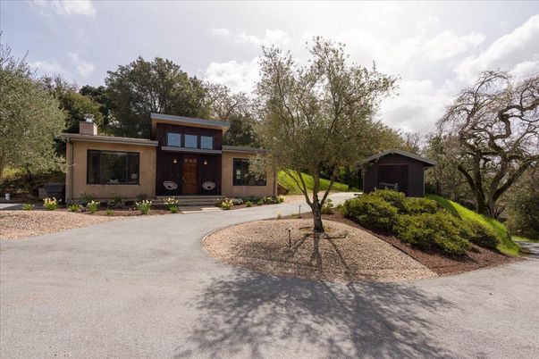 Backyard, Exterior, Facade, Modern