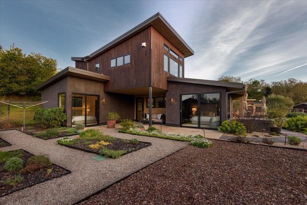 Backyard, Exterior, Facade, Modern