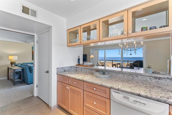 Interior, Kitchen, Recessed Lighting, Water, Wood Texture Flooring
