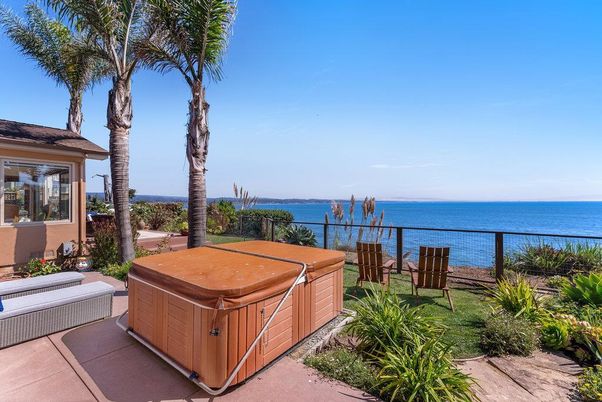 Exterior, Hot Tub, Water