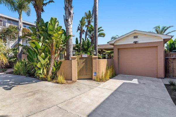 Detached Garage, Exterior