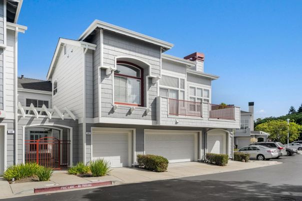 Attached, Exterior, Facade, Rowhouse