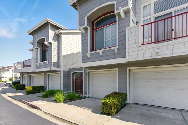 Attached, Exterior, Facade, Rowhouse