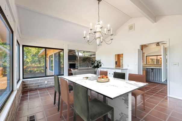 Chandelier, Dining room, Interior