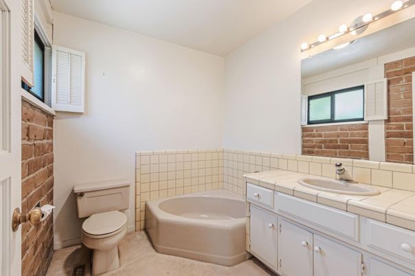 Bathroom, Interior, Tile Countertops