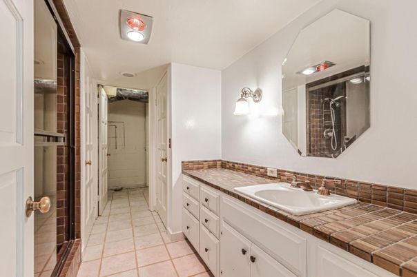 Bathroom, Interior, Tile Countertops