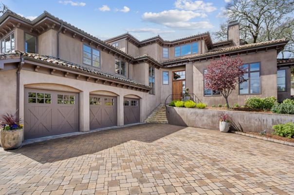 Attached, Exterior, Facade, Mediterranean
