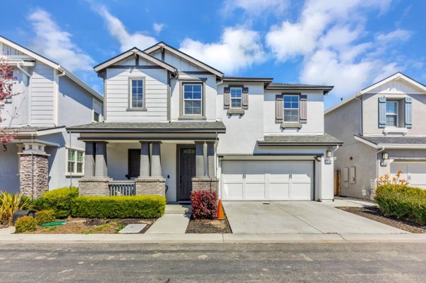 Attached, Exterior, Facade, American Craftsman