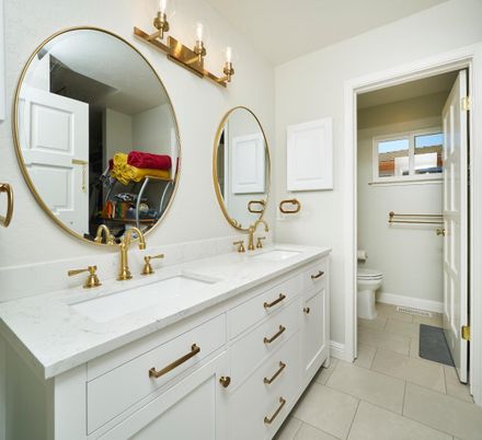 Bathroom, Dual Sink Vanities, Interior