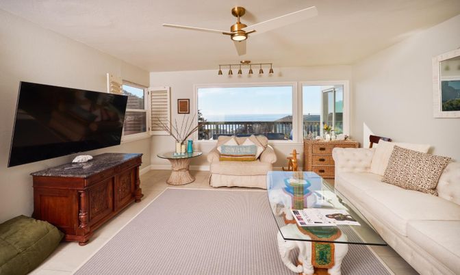 Interior, Living room, Water