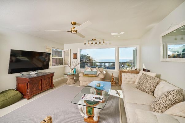 Interior, Living room, Water