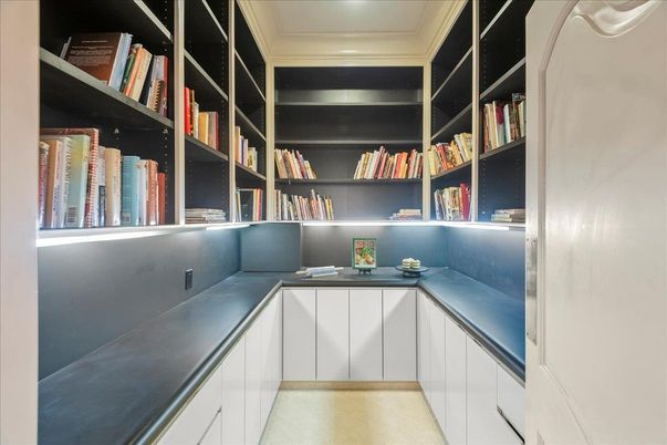 Home Office, Interior