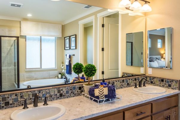 Bathroom, Dual Sink Vanities, Interior, Recessed Lighting
