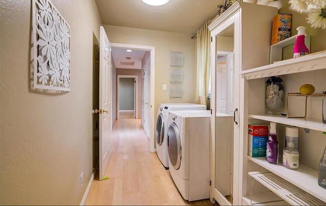 Interior, Recessed Lighting, Washer, Wood Texture Flooring