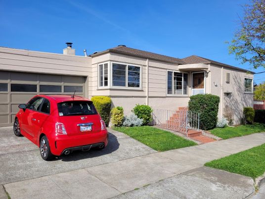 Attached, Exterior, Facade, Ranch