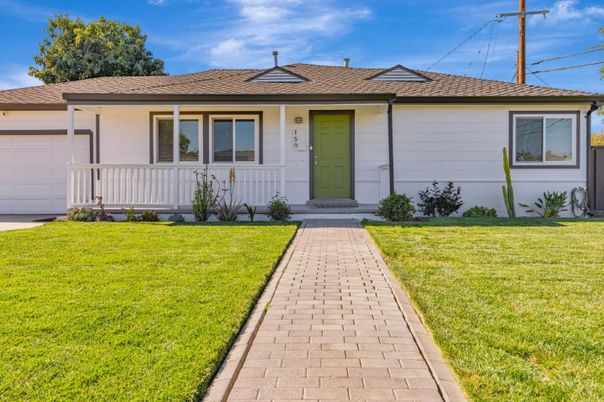 Attached, Exterior, Facade, Ranch