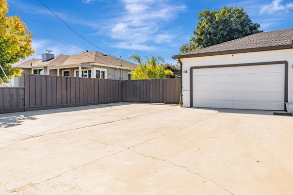 Detached Garage, Exterior