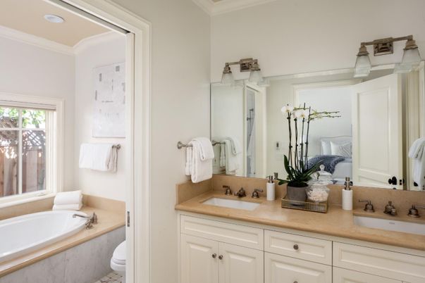 Bathroom, Dual Sink Vanities, Interior, Recessed Lighting
