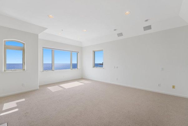 Empty room, Interior, Recessed Lighting