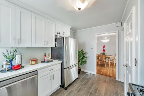 Dining room, Interior, Kitchen, Stainless Steel Appliances, Wood Texture Flooring