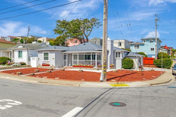 Exterior, Facade, Cape Cod