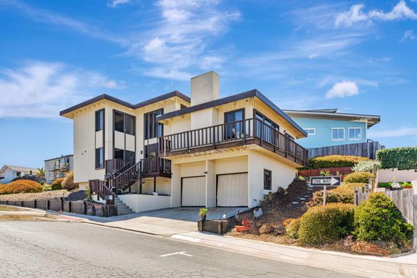 Attached, Exterior, Facade, Modern