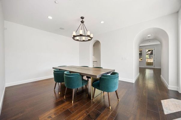 Chandelier, Dining room, Interior, Recessed Lighting, Wood Texture Flooring