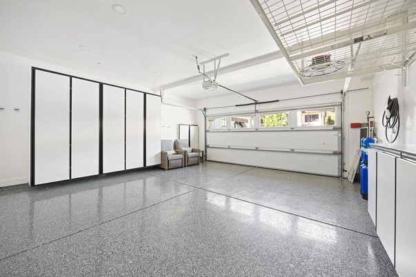 Garage, Interior