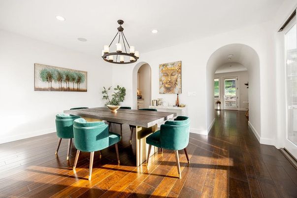 Chandelier, Dining room, Interior, Recessed Lighting, Wood Texture Flooring
