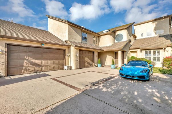 Attached, Exterior, Facade, Mediterranean